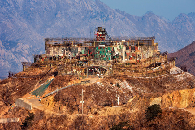 Park Jongwoo: DMZ. Demilitarized Zone of Korea
(c) 2017 Park Jongwoo
Book published by Steidl 2017