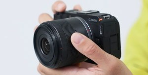 Canon announces the EOS R50V and RF-S 14-30mm f/4-6.3 IS STM PZ lens