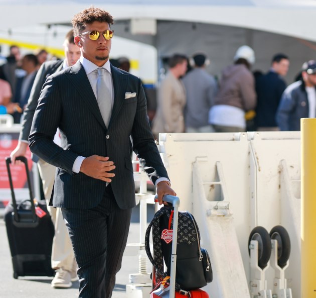 Looking slick as always, Kansas City Chiefs star quarterback Patrick Mahomes arrives for the game. Canon R3, Sigma 120-300mm lens @ 205mm. 1/2000s @ f4.5, ISO 800.