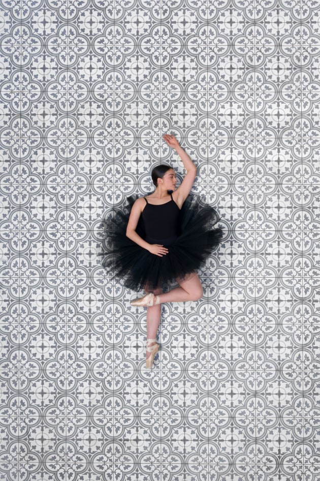 &copy; Brad Walls. Le pose.