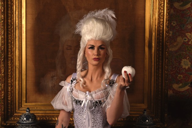 © Elisa Miller. The Apple, from The many faces of Marie.