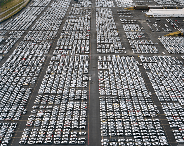 VW Lot #1 Houston, Texas, USA, 2004. © Edward Burtynsky, courtesy Flowers Gallery, Hong Kong / Sundaram Tagore Galleries, Singapore