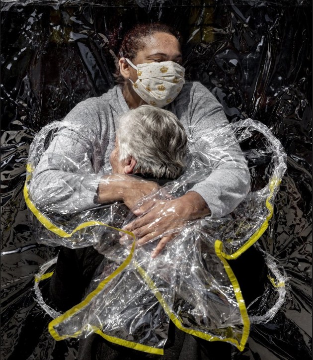World Press Photo of the Year 2021 &ndash; The First Embrace