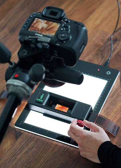 Use the built-in backlight for super-simple scans or, if you prefer, use your own external light source with the 35 mm film carrier.